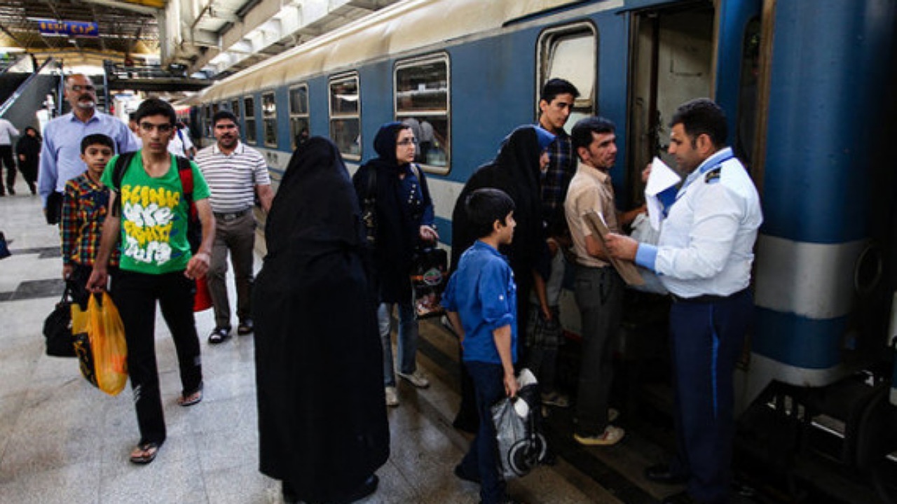 قطع کابل برق سالن مسافربری علت تاخیر قطار زاهدان به کرمان