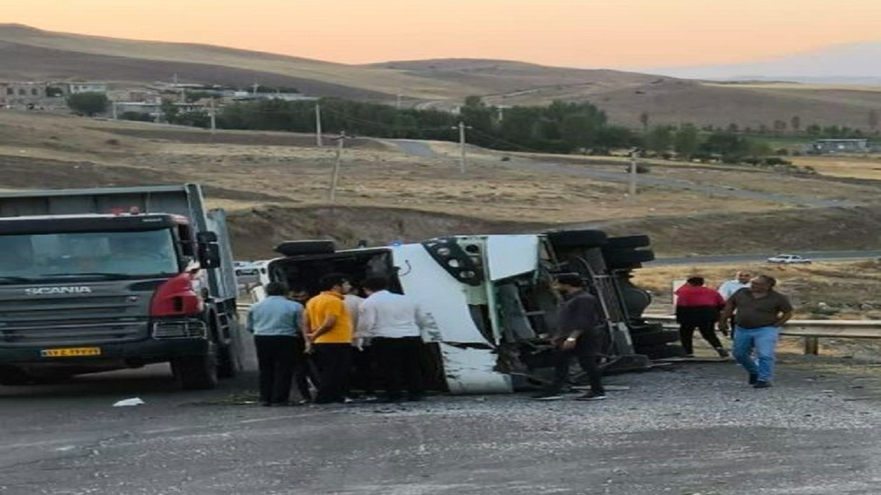 آخرین وضعیت مصدومان واژگونی مینی‌بوس در جاده اهر-ورزقان
