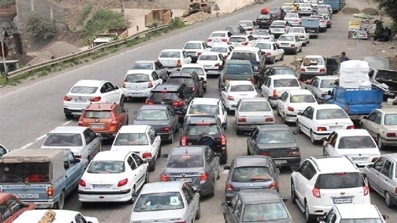 تردد بیش از ۸۵۰ هزار وسیله نقلیه در محورهای گیلان