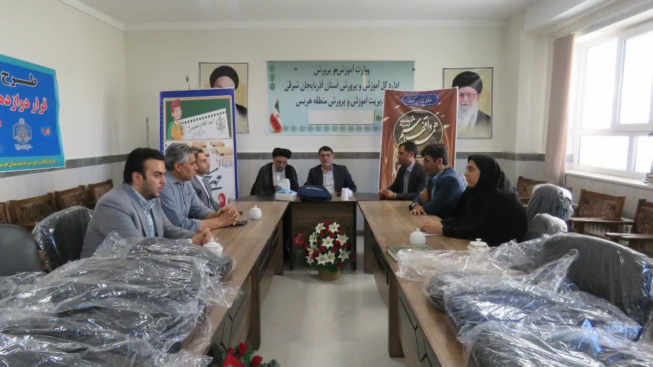 اهدای ۶۰ بسته لوازم التحریر