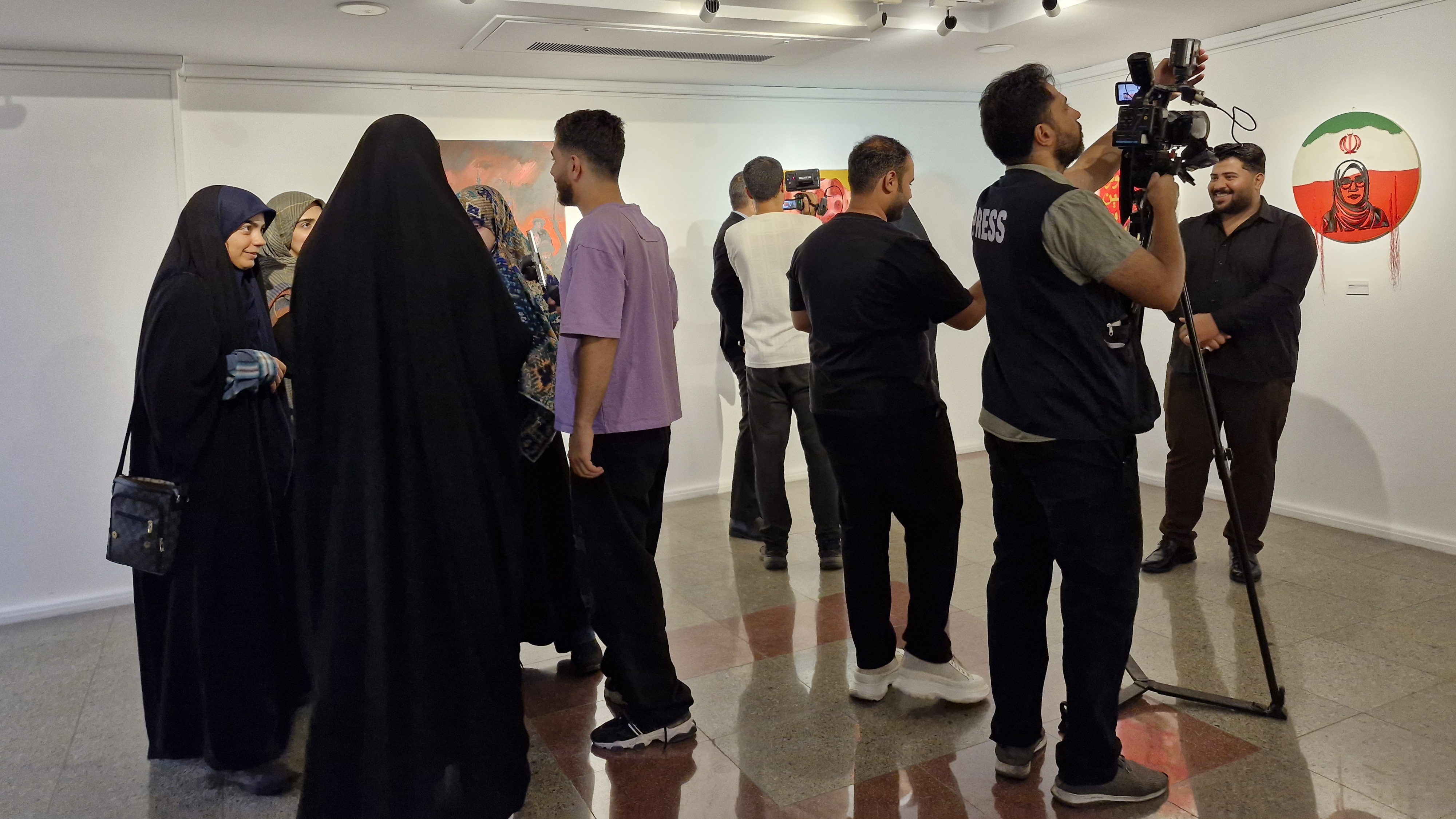 نمایشگاه «هنر در برابر جنگ» افتتاح شد نمایشگاه «هنر در برابر جنگ» افتتاح شد