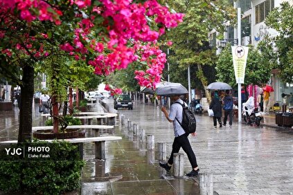 بدرقه ی تابستان با بارش باران در رشت