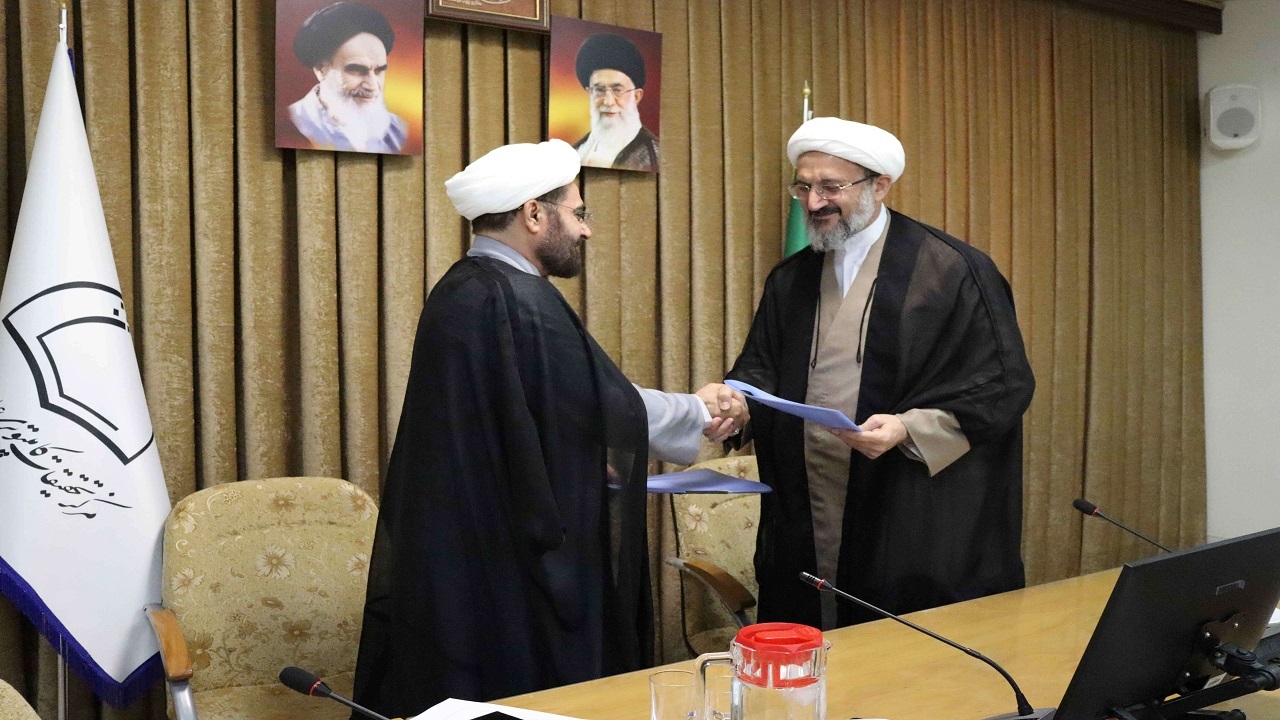 تفاهم نامه همکاری دانشگاه قم و مرکز کامپیوتری علوم اسلامی امضا شد