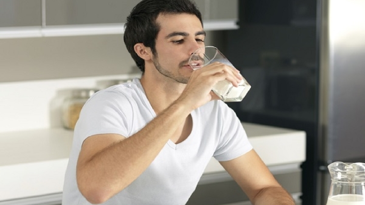 ممنوعیت نوشیدن دوغ در هنگام صرف غذا + فیلم