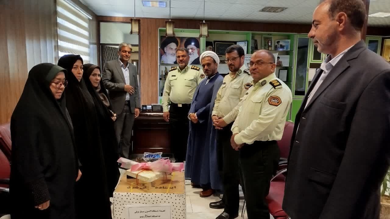 اقدام زیبا ومعنوی به پاس قدر دانی از زحمات پلیس و خبرنگار افتخاری شهرستان نیشابور
