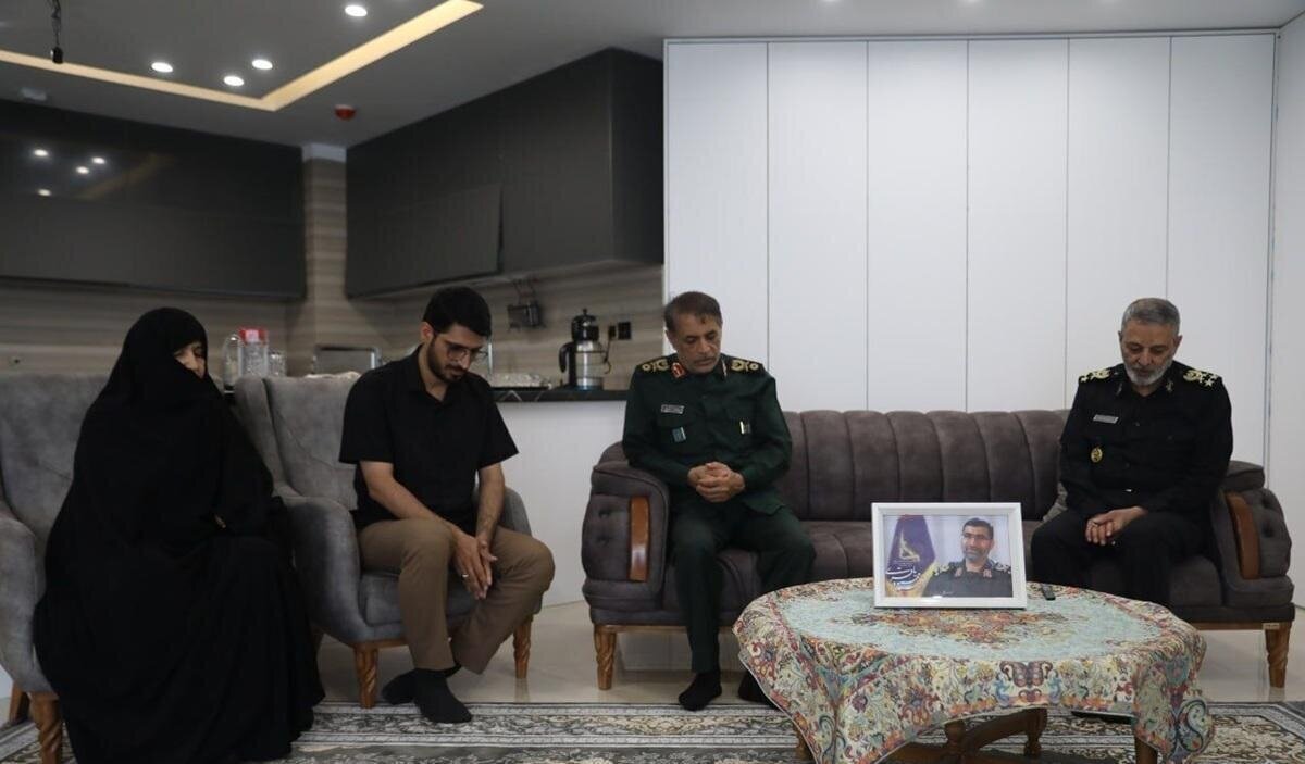 دیدار سرلشکر موسوی با خانواده فرماندهان شهید جنگ تحمیلی ۱۲ روزه