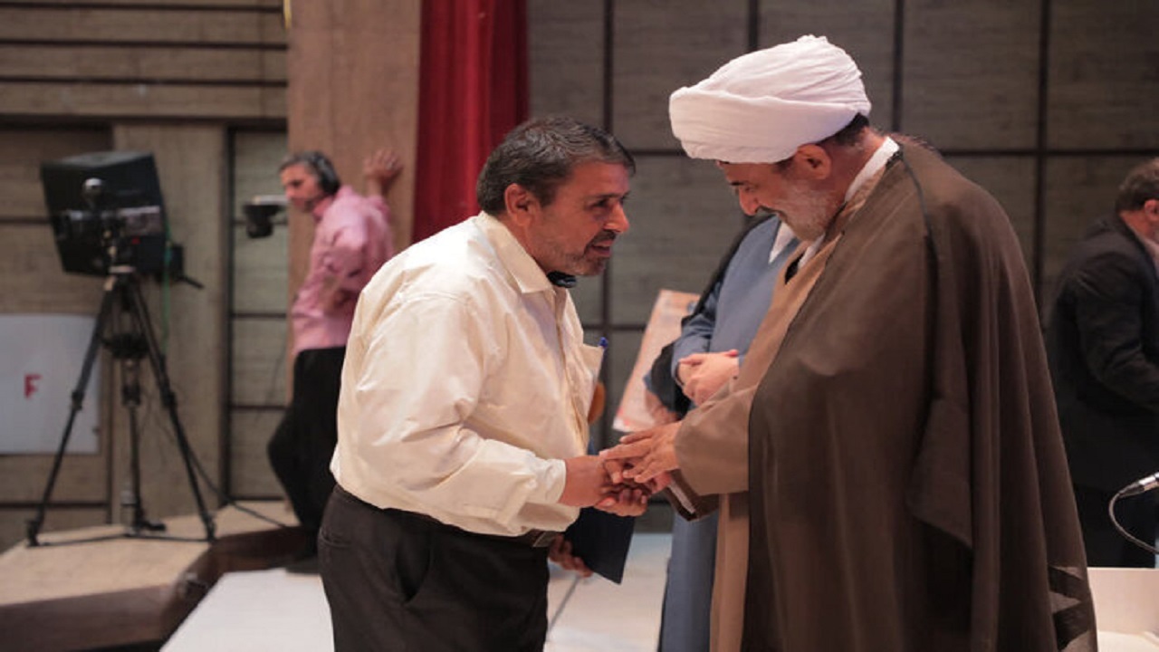 تجلیل از یاوران وقف در قم