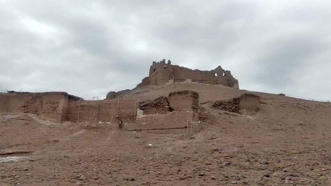 مرمت و احیای دیوار تدافعی دژ تاریخی سمیران