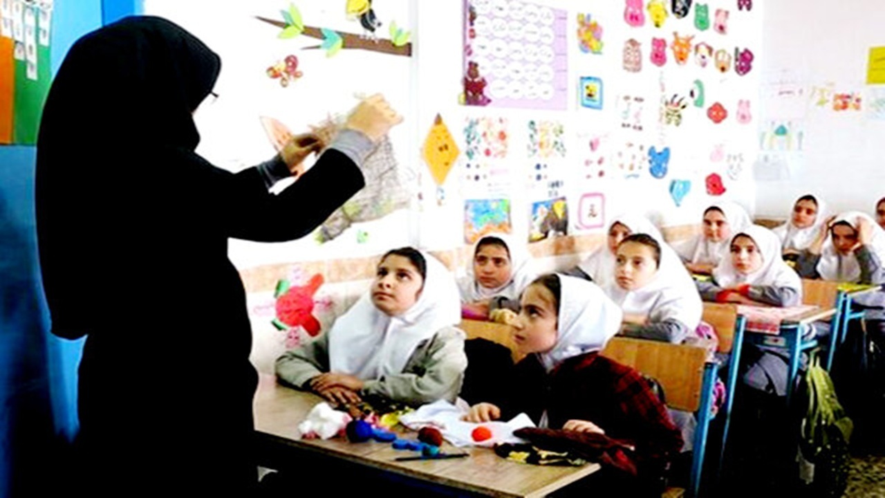 سردرگمی معلمان حق التدریسی در تبدیل وضعیت