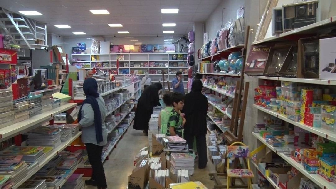 بازار پررونق لوازم‌التحریر در آستانه سال تحصیلی جدید