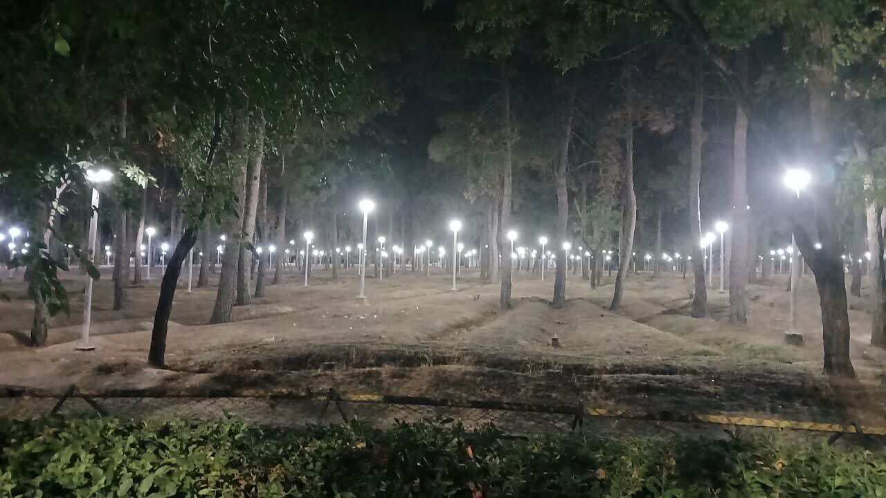 رنجش شهروند مشهدی از روشن ماندن لامپ های پارک ثامن مشهد