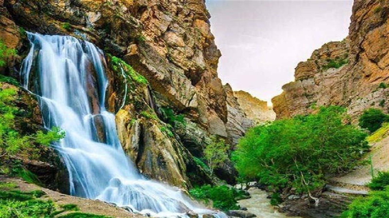 لحظه‌ای آرامش در قلب لرستان؛ دیدار با آبشار آب سفید