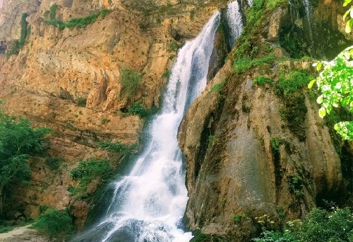 لحظه&zwnj;ای آرامش در قلب لرستان؛ دیدار با آبشار آب سفید