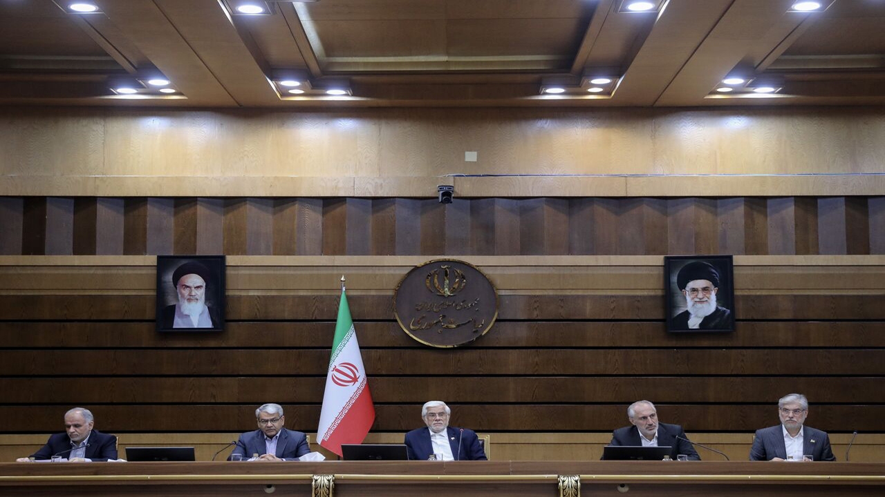عارف: جامعه در پرداخت مالیات نباید احساس ظلم کند