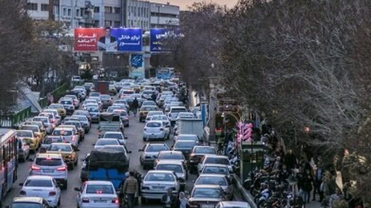 تردد در اکثر معابر و بزرگراه‌های پایتخت پرحجم و سنگین است