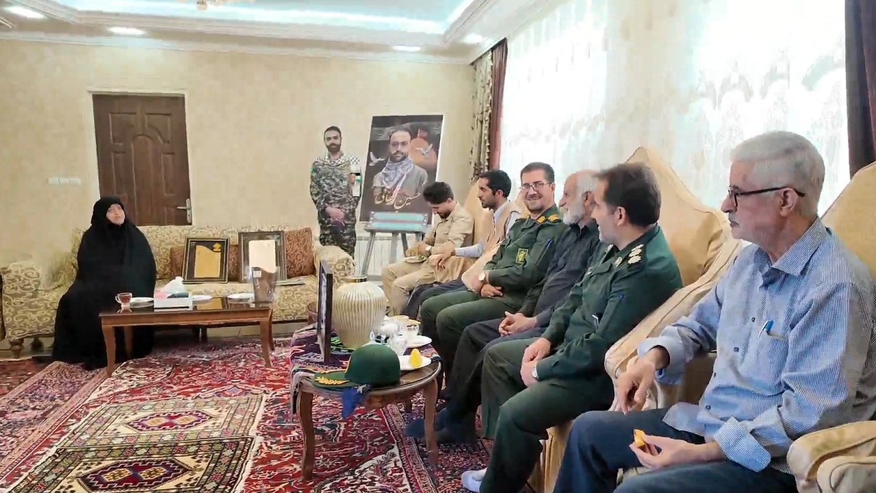 دیدار مسئولان سپاه و گروه‌های جهادی با خانواده شهید اجاقی