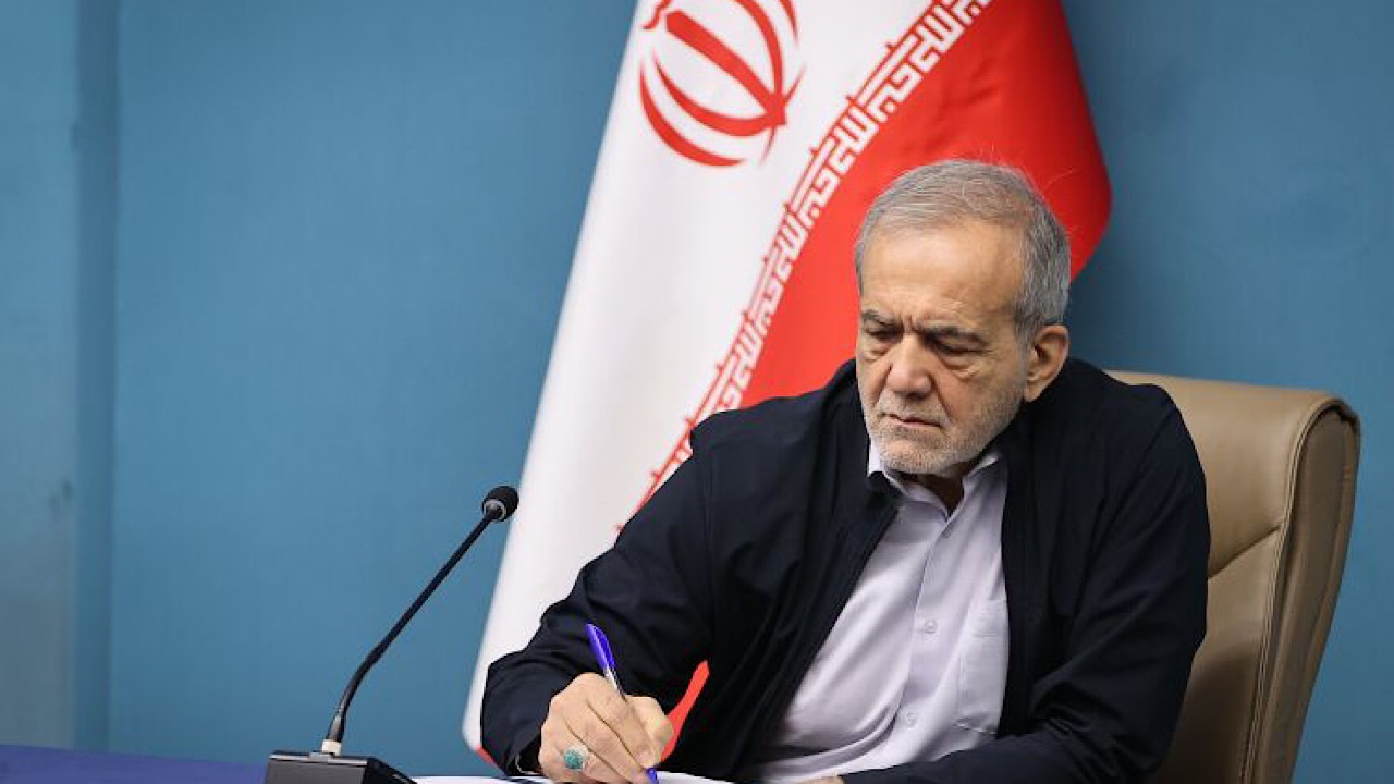 پزشکیان قهرمانی تیم ملی کشتی فرنگی را تبریک گفت