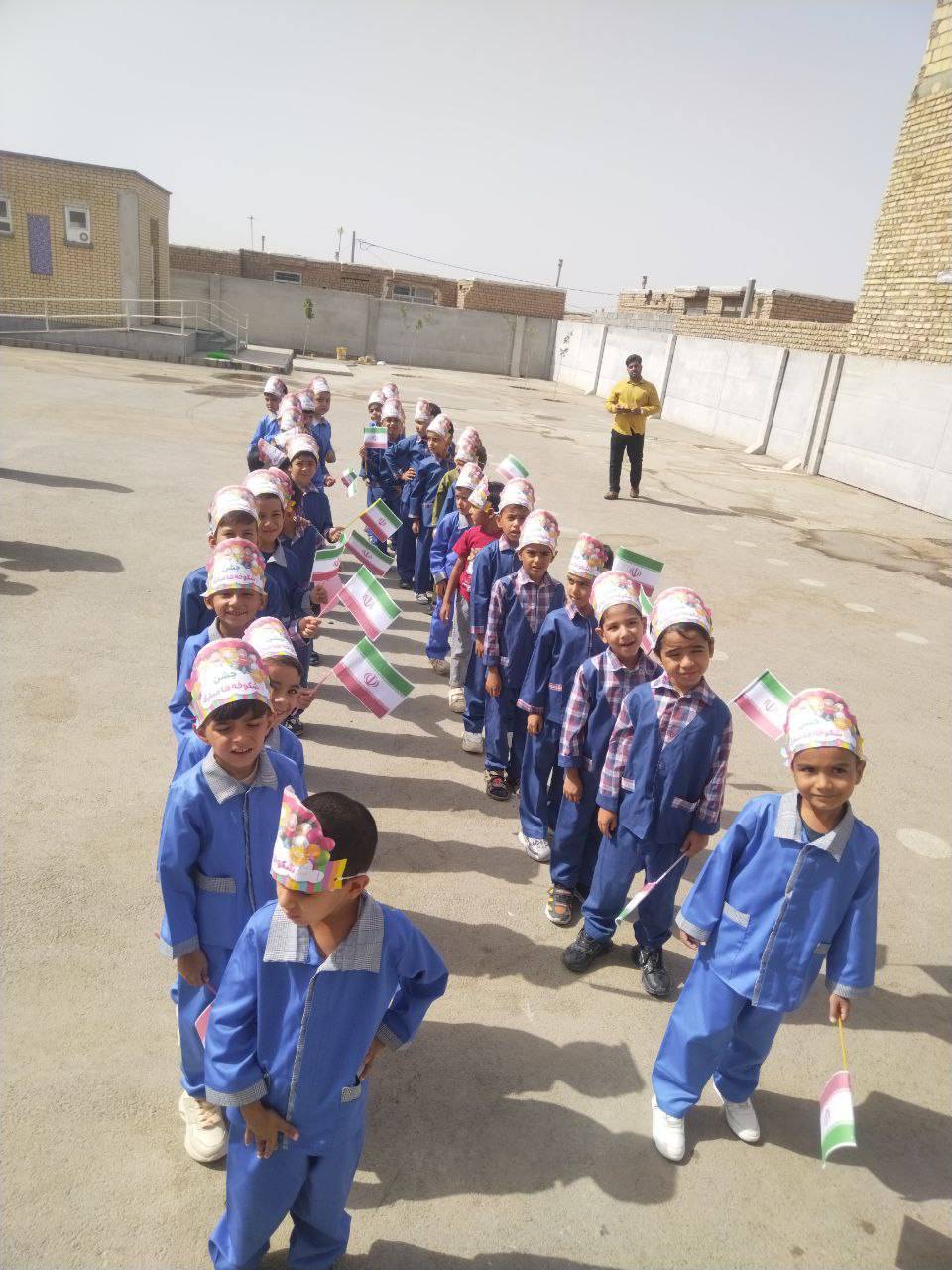 نواخته شدن زنگ شکوفه ها در مدرسه مهرعظام انابد