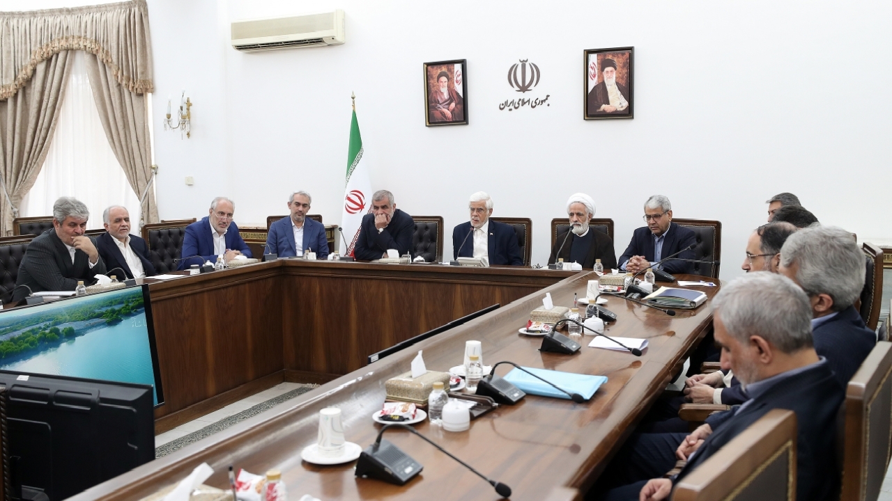 عارف: شعار «وفاق ملی» را در عمل با رابطه صمیمی بین سه قوه حس می‌کنیم