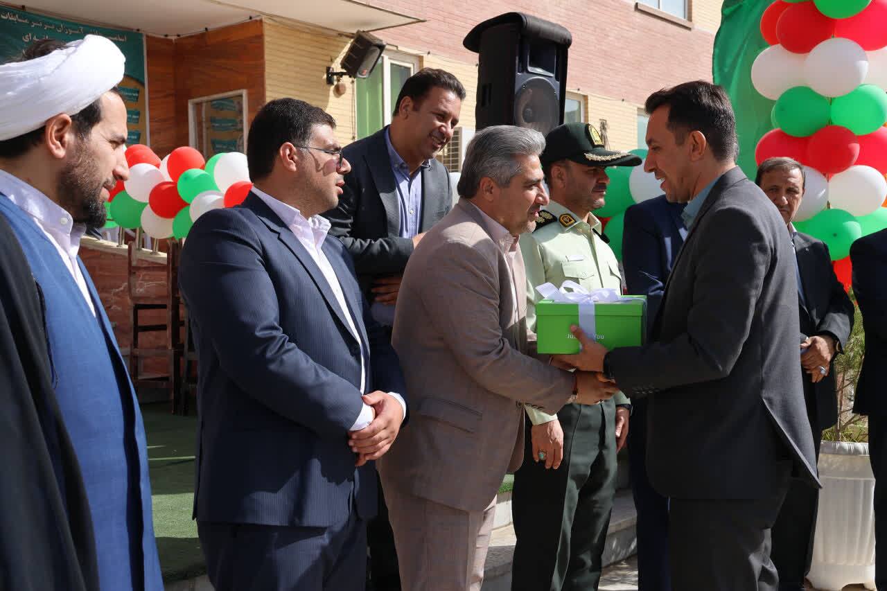 نواختن زنگ شکوفه&zwnj;ها در مدارس شهرستان بهارستان