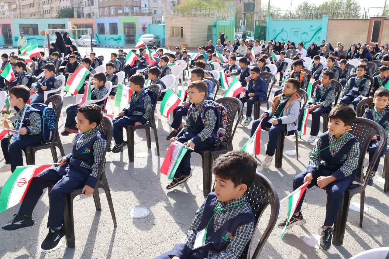 نواختن زنگ شکوفه&zwnj;ها درمدارس شهرستان بهارستان