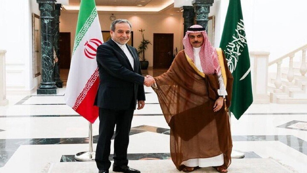 تبریک عراقچی به همتای عربستانی به مناسبت فرارسیدن روز ملی این کشور