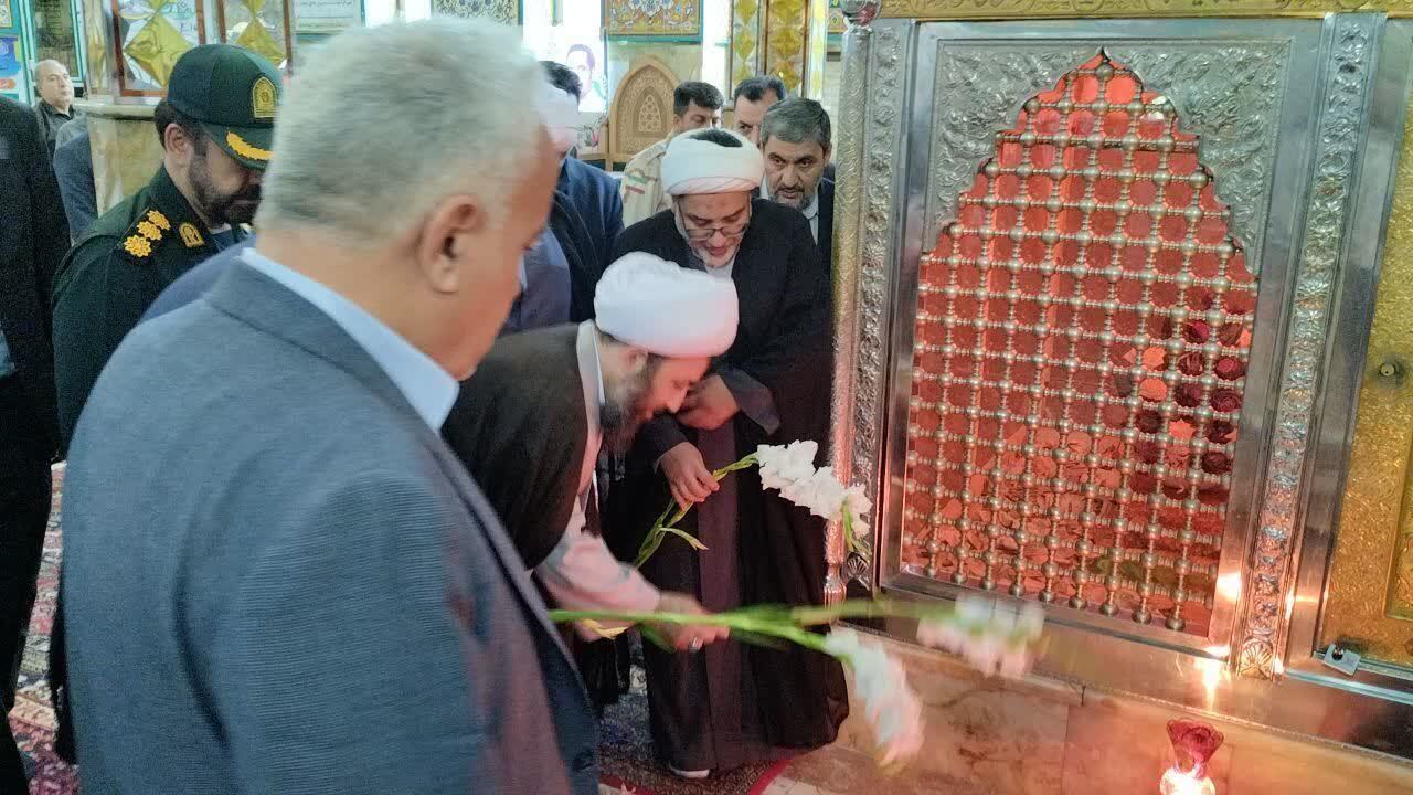 برگزاری آئین غبارروبی و عطرافشانی مزار شهدا در هفته دولت