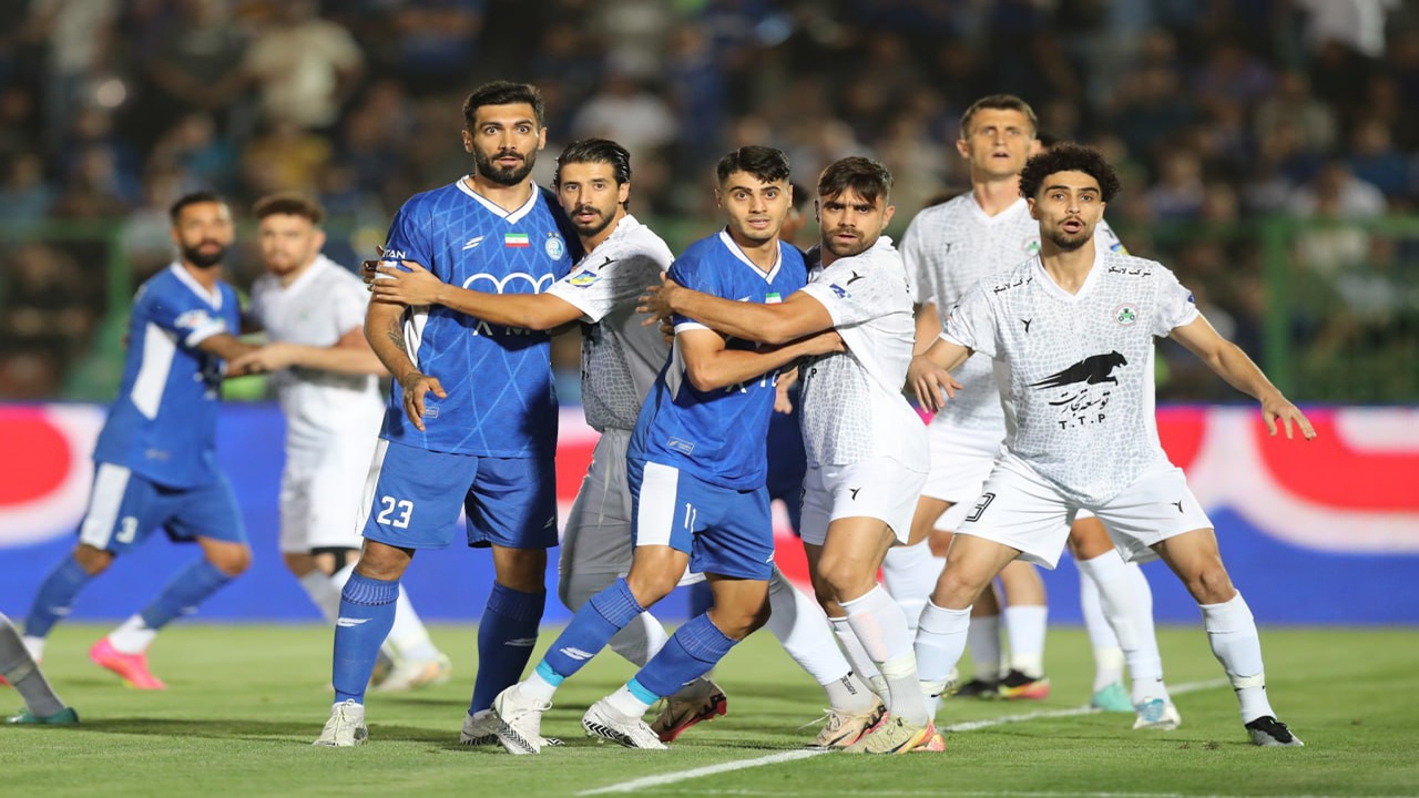 بازی تیم فوتبال استقلال مقابل ذوب آهن اصفهان بازی تیم فوتبال استقلال مقابل ذوب آهن اصفهان