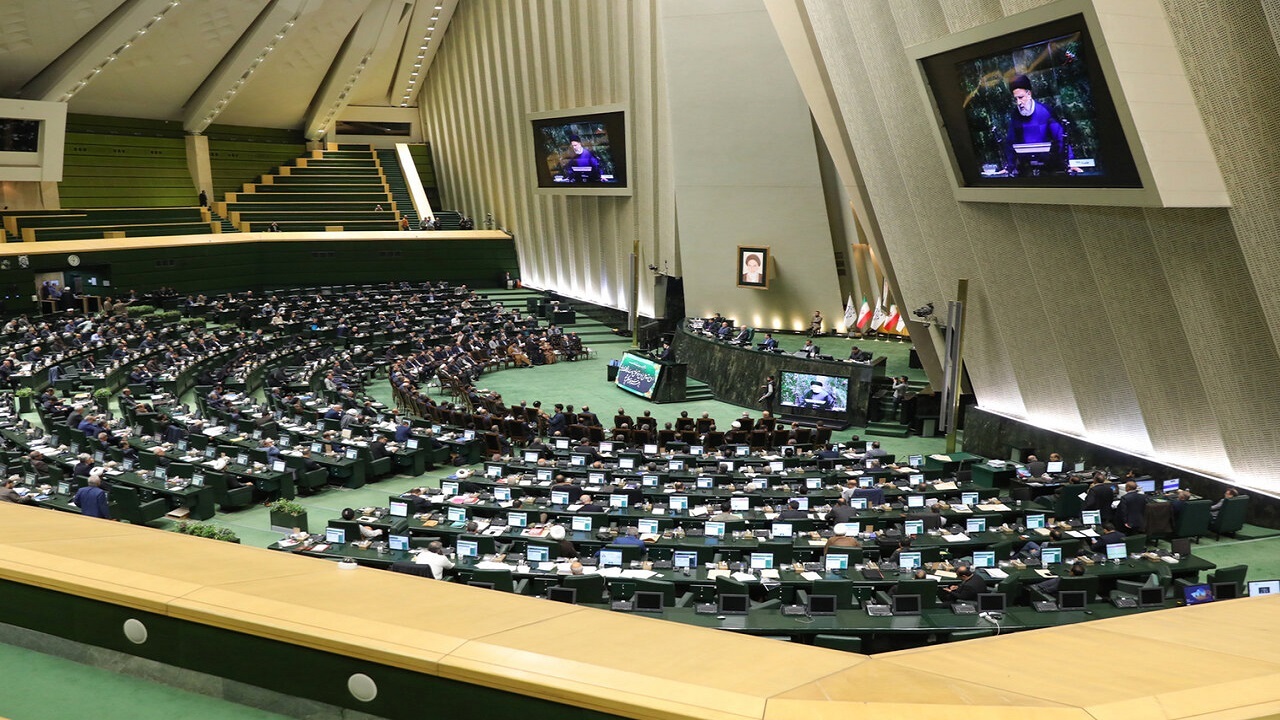 تکلیف مجلس به دولت برای تشکیل هیاتی به‌منظور تسهیل تردد ایرانیان مقیم خارج از کشور