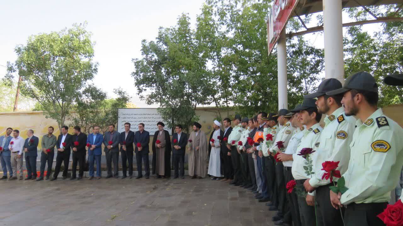 گزارش تصویری از مراسم عطر افشانی گلزار شهدا گزارش تصویری از مراسم عطر افشانی گلزار شهدا