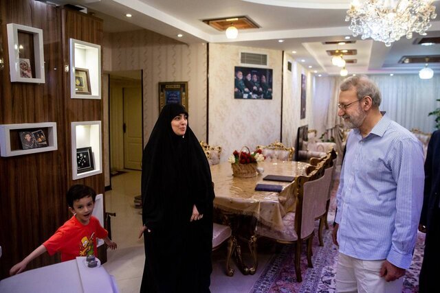 دیدار لاریجانی با خانواده شهید محرابی دیدار لاریجانی با خانواده شهید محرابی