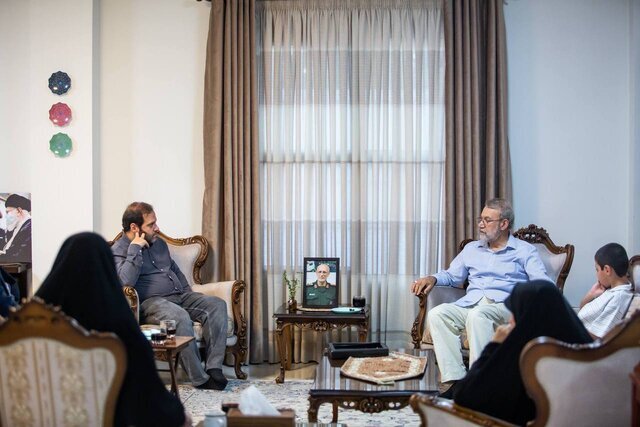 دیدار لاریجانی با خانواده شهید محرابی دیدار لاریجانی با خانواده شهید محرابی