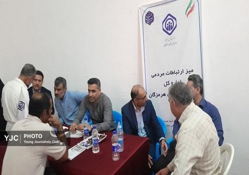 گزارش تصویری از برپایی میز خدمت در مصلی بندرعباس