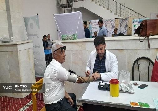 گزارش تصویری از برپایی میز خدمت در مصلی بندرعباس