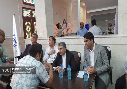 گزارش تصویری از برپایی میز خدمت در مصلی بندرعباس