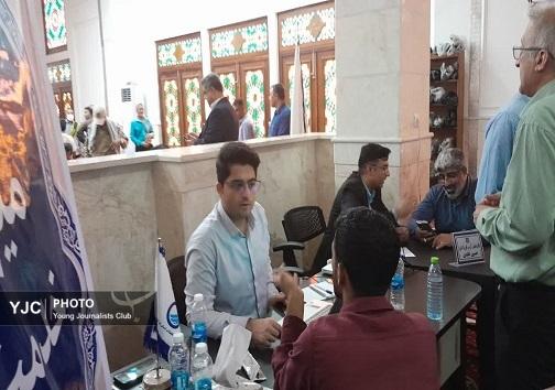 گزارش تصویری از برپایی میز خدمت در مصلی بندرعباس