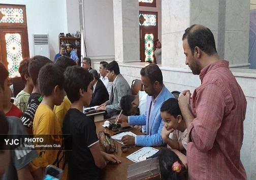 گزارش تصویری از برپایی میز خدمت در مصلی بندرعباس