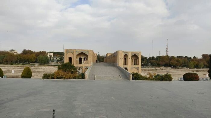 افق زاینده&zwnj;رود زیر سایه بتن وشیشه؛ میراث تاریخی اصفهان درگیر بی&zwnj;تدبیری