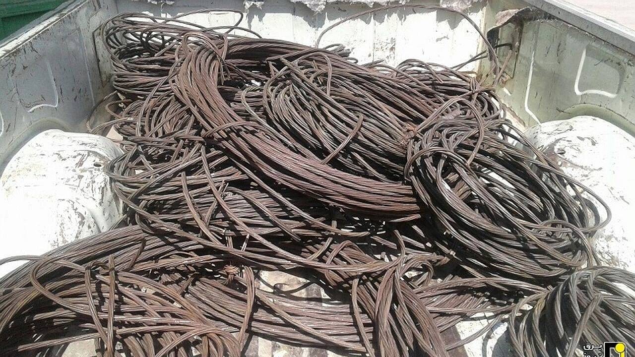 کشف ۵ تن سیم سرقتی از کارگاه ضایعاتی