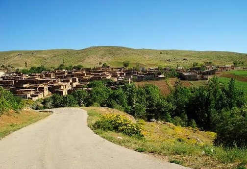 سفر به روستای کوشکی بروجرد؛ تجربه زیست در میان جداره&zwnj;های تاریخی / اتونشر فردا صبح لطفا
