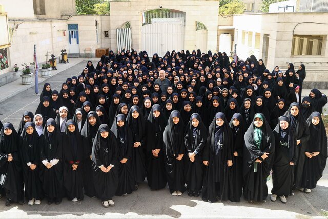 حضور قالیباف در مدرسه دخترانه فاطمیون