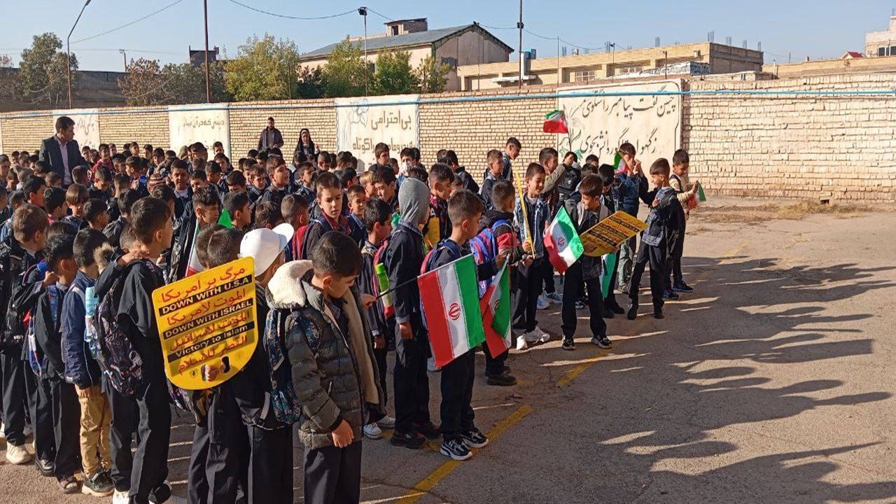 زنگ مهر و ایثار در دبیرستان مالک اشتر دیزج دیز نواخته شد