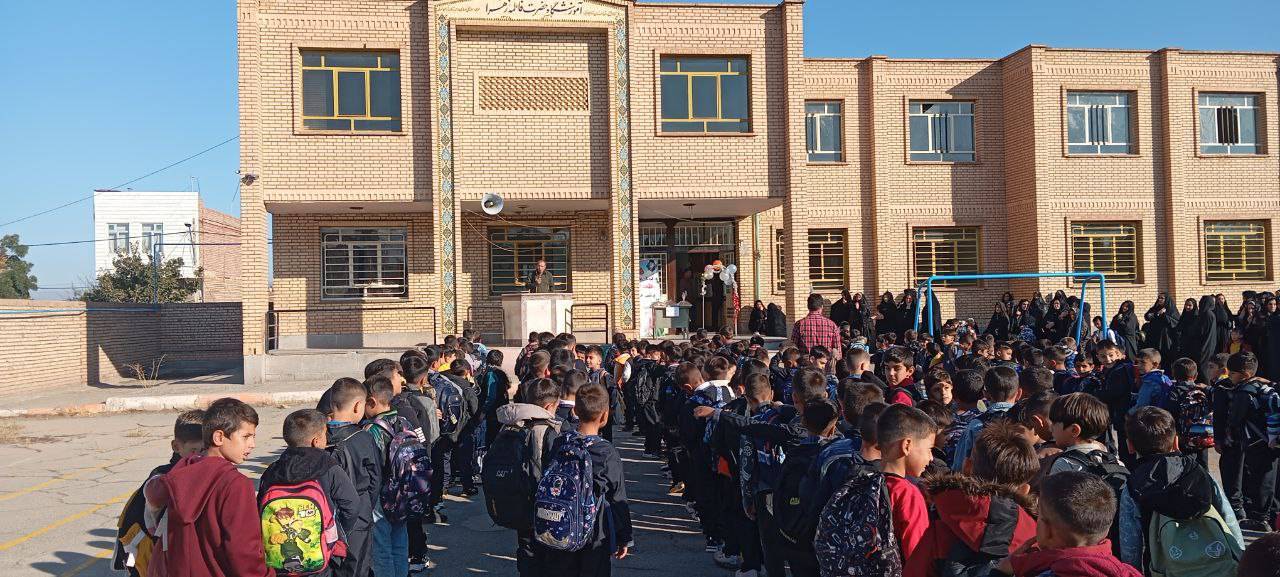 زنگ مهر و ایثار در دبیرستان مالک اشتر دیزج دیز نواخته شد