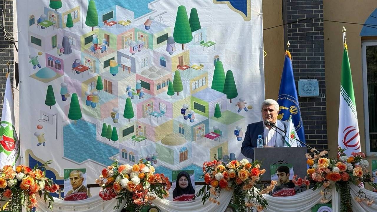 تعهد و تخصص لازمه خدمتگذاری تمام قد برای کشور