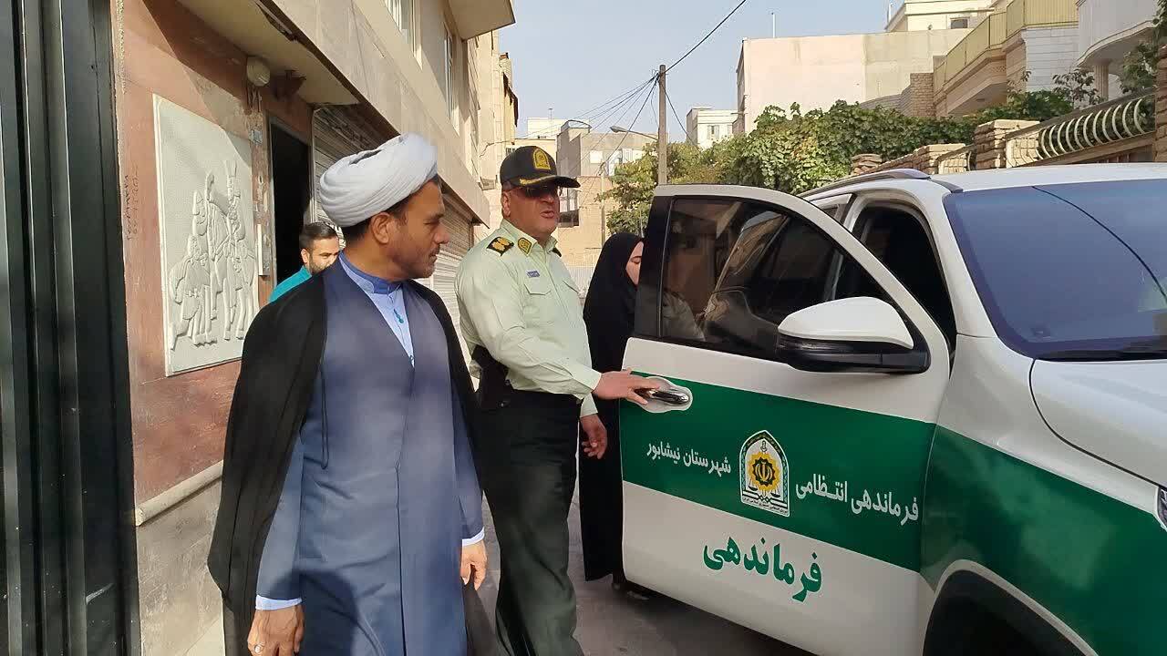 همراهی جمعی از مسئولان نیشابور با فرزند شهید میرآبادی در روز بازگشایی مدارس