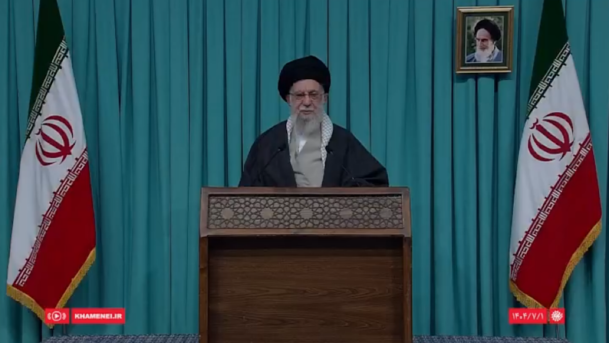 بیانات رهبر معظم انقلاب درباره اقتدا به نبی مکرم اسلام (ص) در زندگی فردی و اجتماعی + فیلم