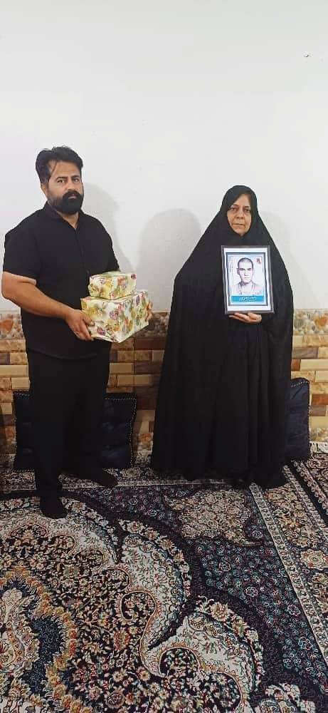 ادای احترام به خانواده شهید والامقام گستهم کشوادی در هفته دفاع مقدس
