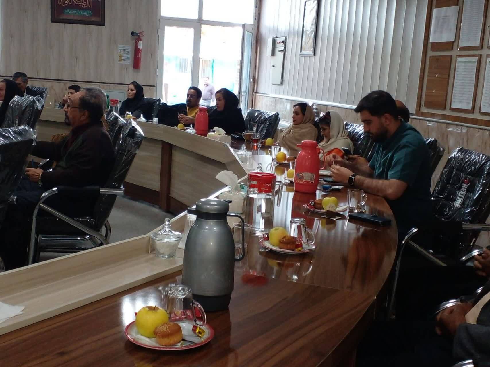 برگزاری دورهمی دوستانه