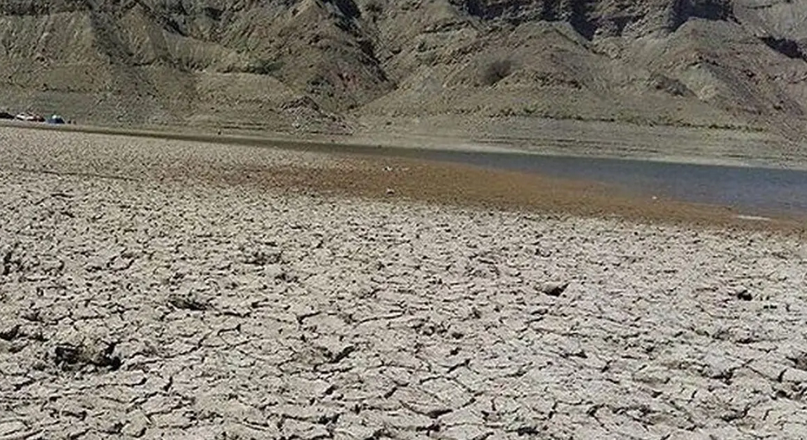 دشت شمیل در  بحران: وقتی چاه‌ها خشک و زمین‌ها بی‌آب می‌شوند/آب منطقه ای در دشت ممنوعه چاه زد