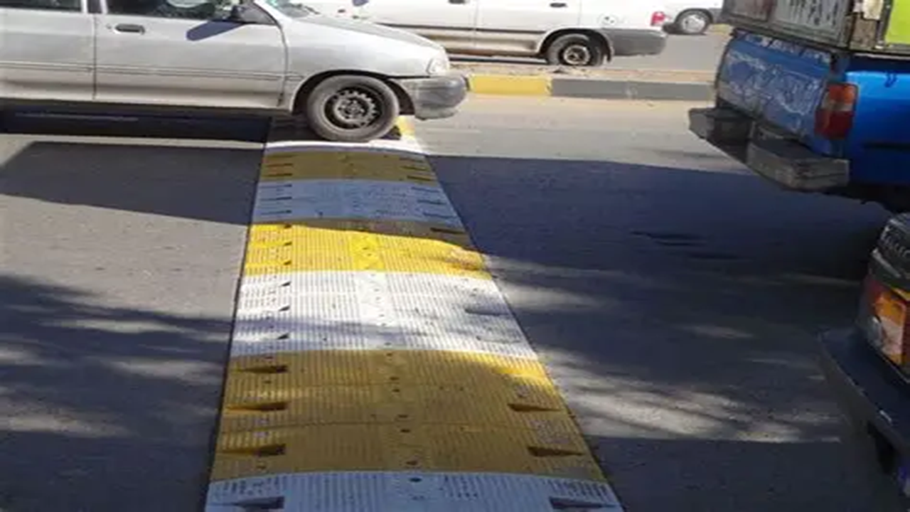 نصب سرعت گیر درخواست رانندگان در میدان شهید غلامی بلوار شهید فهیمی شهرستان شیراز شد